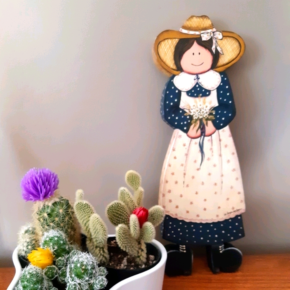 2/25$***Farmhouse style wooden decor